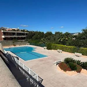 - 40 M2 Saint-Tropez